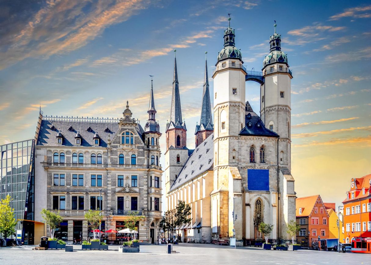 Marktplatz in Halle (Saale) mit Marktkirche und historischen Gebäuden im Einsatzgebiet von F+S Haustechnik.
